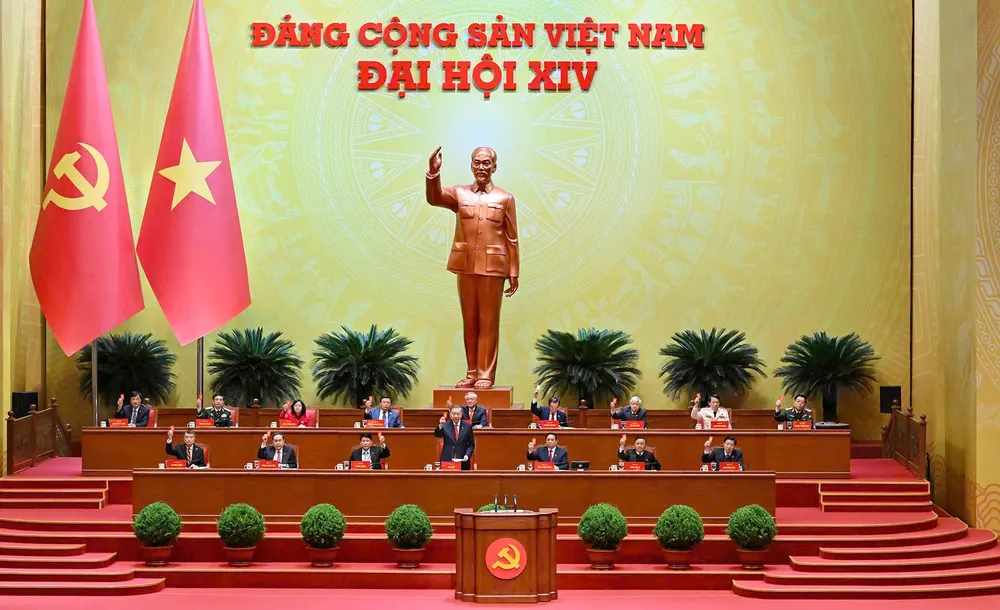 Đoàn Chủ tịch Đại hội Đảng lần thứ XIV của Đảng tại phiên làm việc chiều 22-1. Ảnh: VIẾT CHUNG