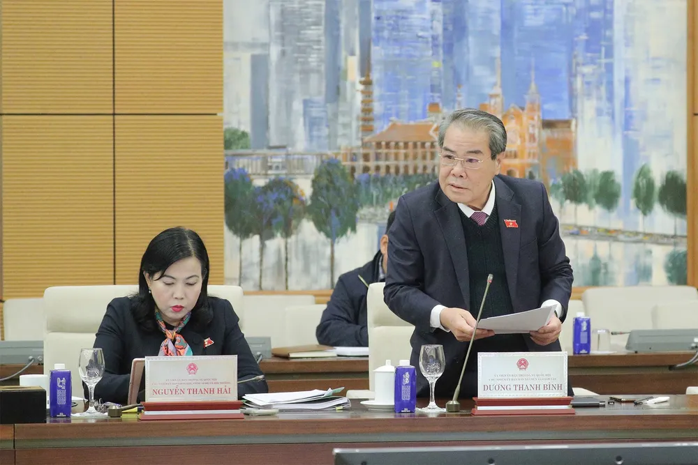 Chủ nhiệm Ủy ban Dân nguyện và Giám sát Dương Thanh Bình trình bày báo cáo công tác dân nguyện của Quốc hội tháng 1-2026