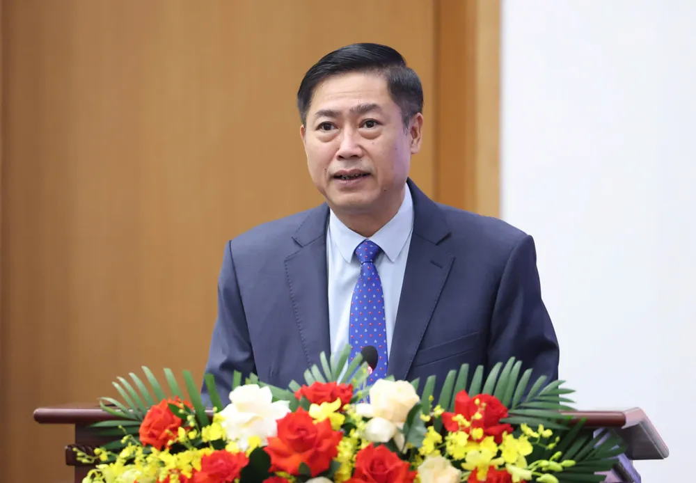 Chủ nhiệm Ủy ban Công tác đại biểu Nguyễn Hữu Đông, Ủy viên Hội đồng Bầu cử quốc gia báo cáo tại phiên họp. Ảnh: VIẾT CHUNG