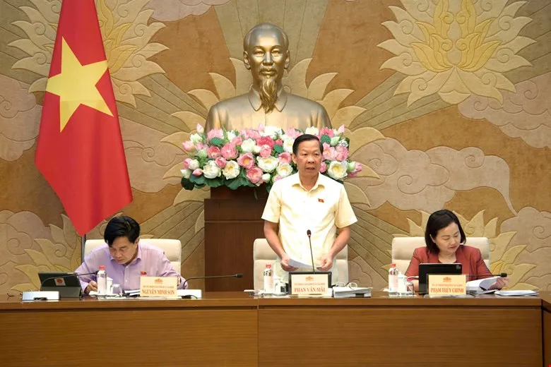 Chủ nhiệm Ủy ban Kinh tế và Tài chính chủ trì phiên họp