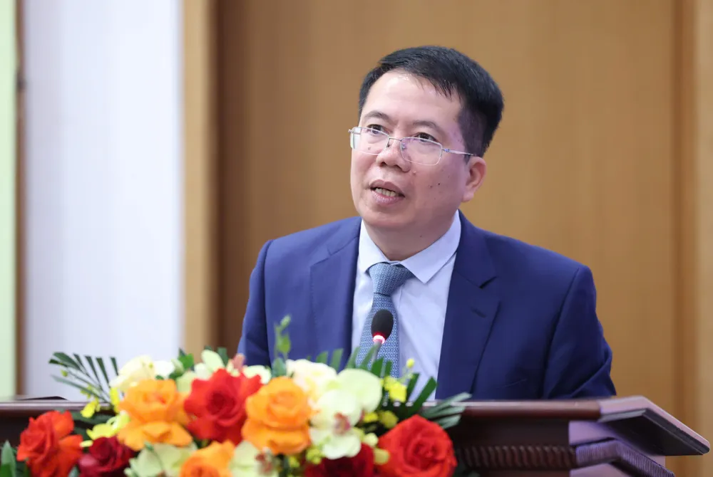 Phó Chủ nhiệm Văn phòng Quốc hội Nguyễn Văn Hiển thông tin về chương trình nghị sự Kỳ họp thứ nhất, Quốc hội khóa XVI. Ảnh: QUANG PHÚC