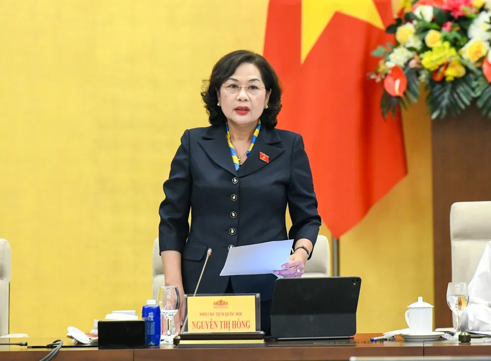 Phó Chủ tịch Quốc hội Nguyễn Thị Hồng kết luận phiên họp