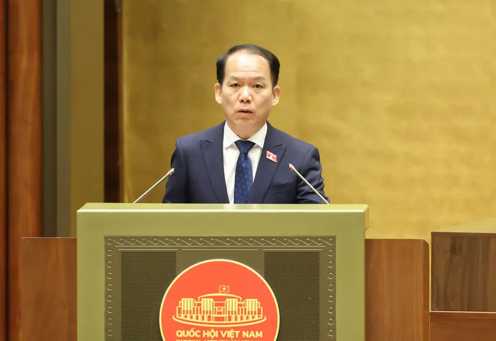 Bộ trưởng Bộ Tư pháp Hoàng Thanh Tùng trình bày tờ trình về dự án luật. Ảnh: QUANG PHÚC