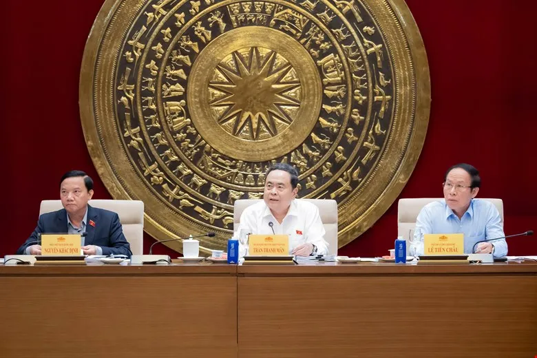 CHỦ TRÌ.jpg