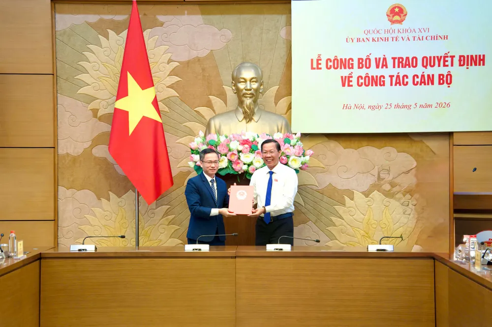 25 - trao quyết định .jpg