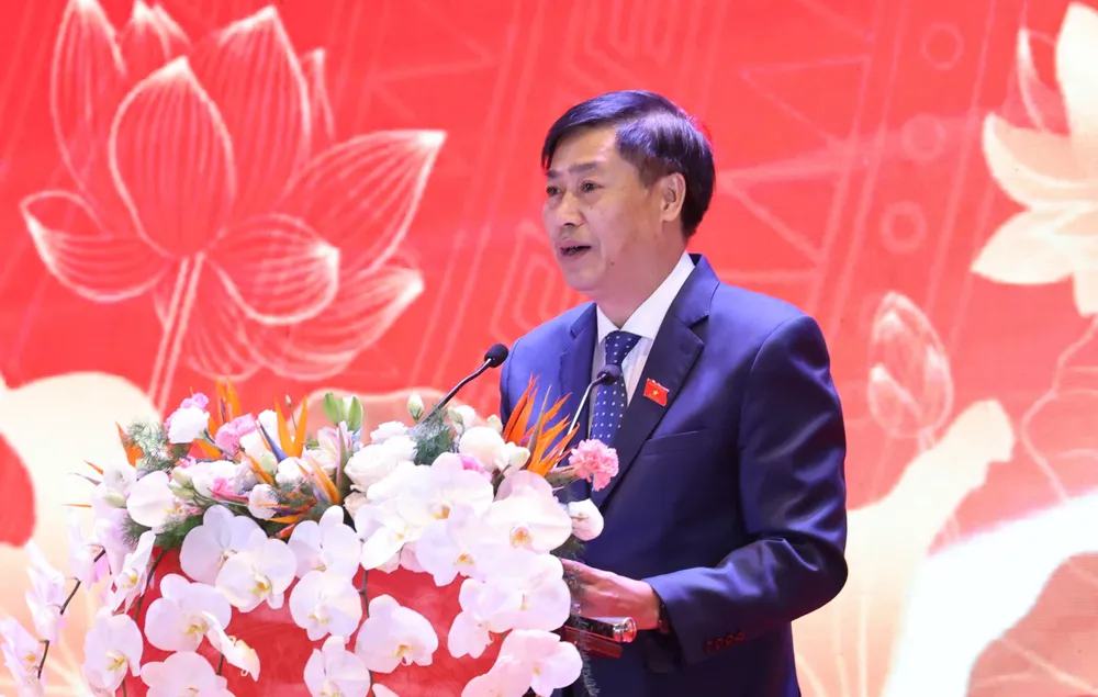 Chủ nhiệm Ủy ban Công tác đại biểu Nguyễn Hữu Đông trình bày Báo cáo tổng kết nhiệm kỳ 2021-2026. Ảnh: QUANG PHÚC 