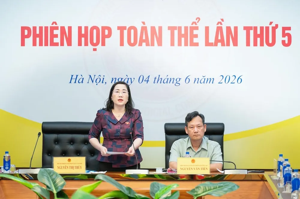 Phó Chủ nhiệm Ủy ban Pháp luật và Tư pháp điều hành phiên họp. Ảnh: CẨM HÀ 