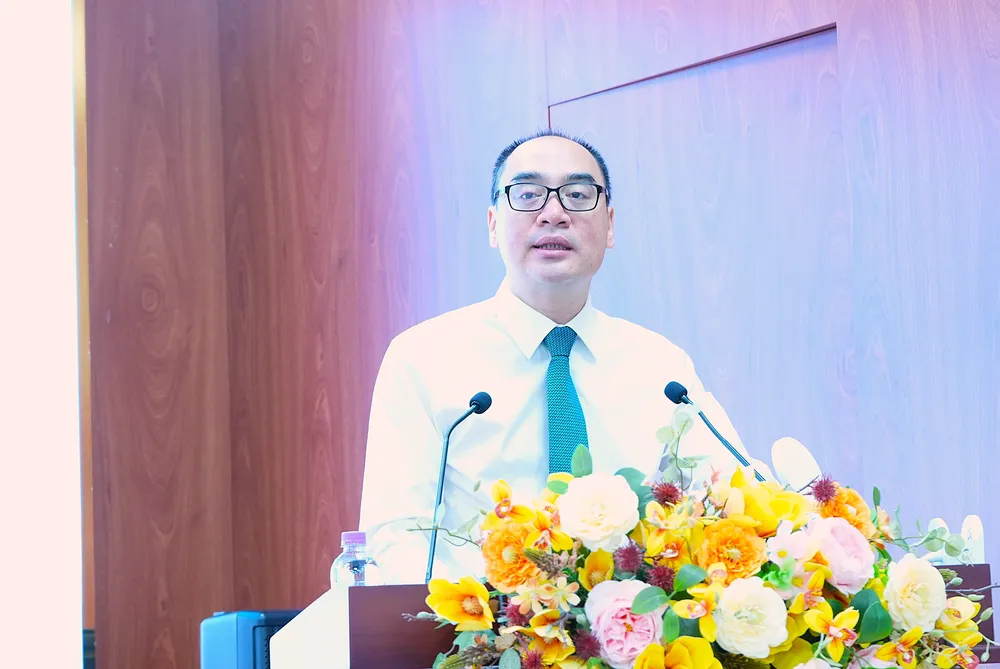 Phó Tổng KTNN Bùi Quốc Dũng phát biểu tại tọa đàm. Ảnh: CẨM HÀ 