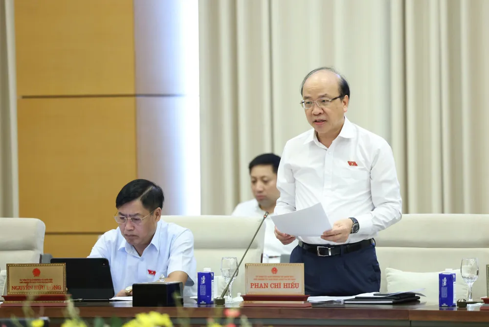 8 - phan chí hiếu .jpg