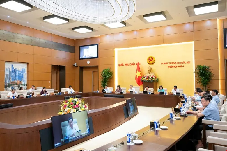 Quang cảnh phiên họp. Ảnh: CẨM HÀ