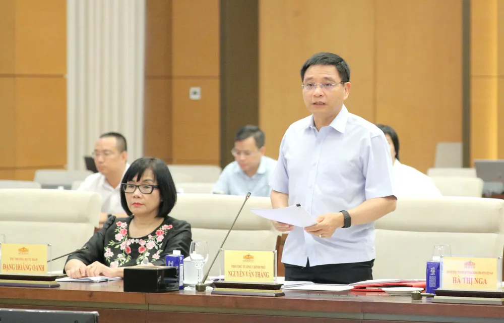 Phó Thủ tướng Nguyễn Văn Thắng phát biểu tại phiên họp. Ảnh: CẨM HÀ