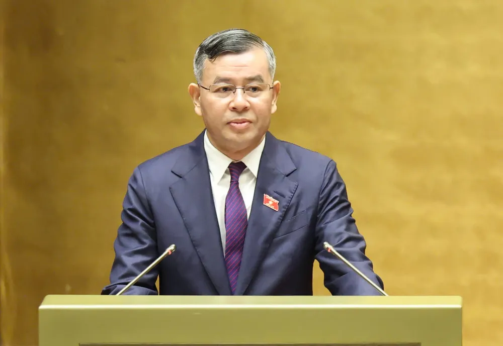 Bộ trưởng Bộ Tài chính Ngô Văn Tuấn đã trình bày Tờ trình tóm tắt về dự thảo nghị quyết. Ảnh: QUANG PHÚC 