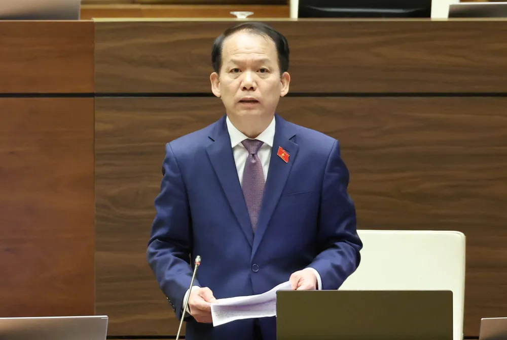 Bộ trưởng Bộ Tư pháp Hoàng Thanh Tùng tiếp thu các ý kiến ĐB. Ảnh: QUANG PHÚC 