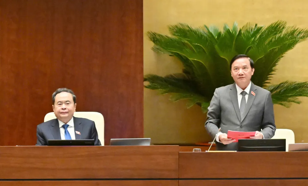 Phó Chủ tịch Quốc hội Nguyễn Khắc Định điều hành phiên họp sáng 11-8. Ảnh: QUANG PHÚC