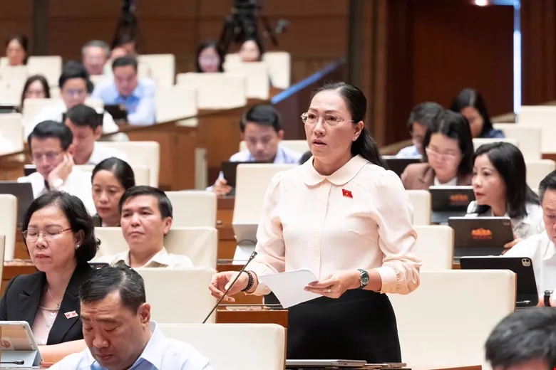 12 YẾN NHI.jpg