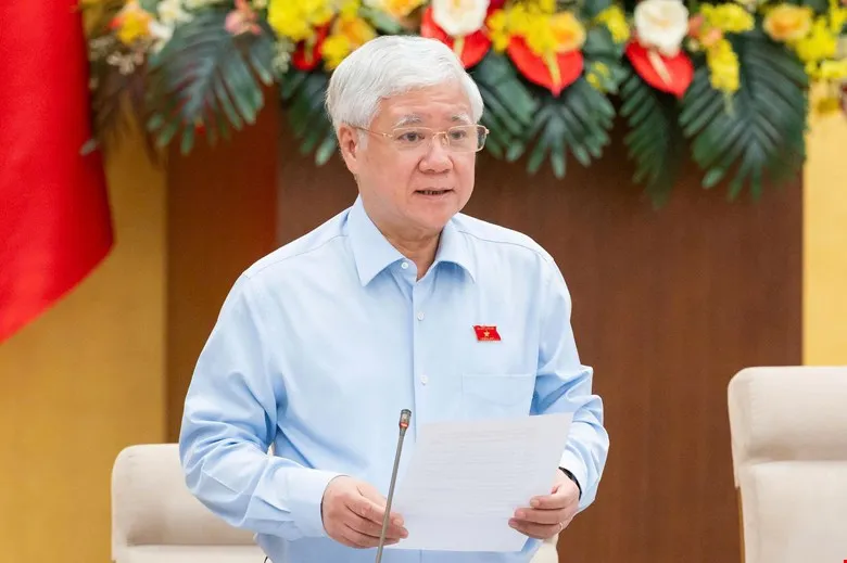 Phó Chủ tịch Thường trực Quốc hội Đỗ Văn Chiến điều hành phiên họp của Ủy ban Thường vụ Quốc hội. Ảnh: CẨM HÀ 