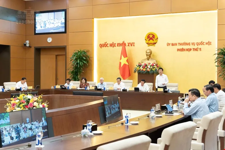 Phó Chủ tịch Quốc hội Nguyễn Hồng Diên điều hành phiên họp. Ảnh: Cổng thông tin điện tử Quốc hội 