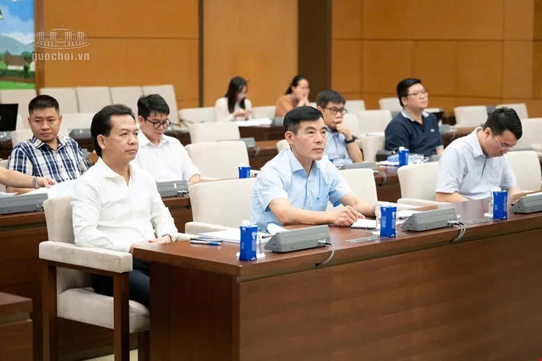 4 - dự họp.jpg