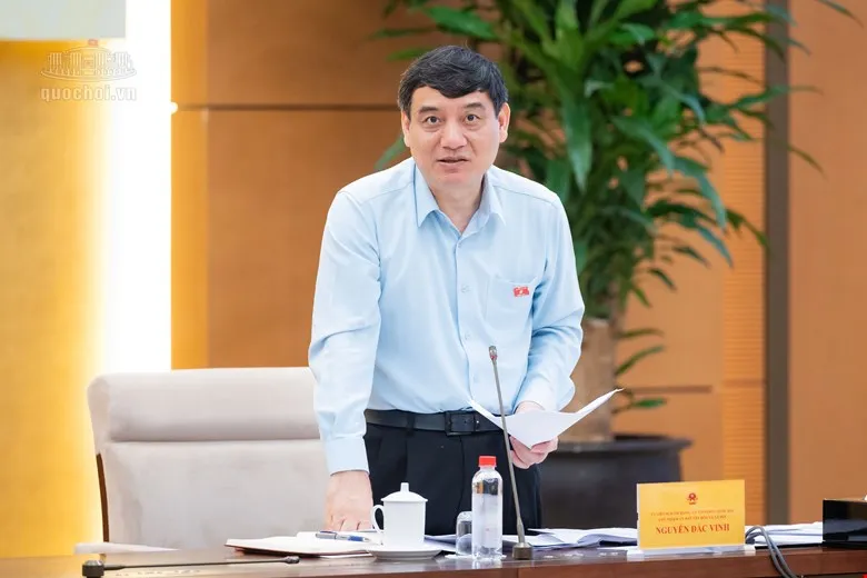 Chủ nhiệm Ủy ban Văn hóa và Xã hội Nguyễn Đắc Vinh điều hành phiên giải trình. Ảnh: CỔNG THÔNG TIN ĐIỆN TỬ QUỐC HỘI