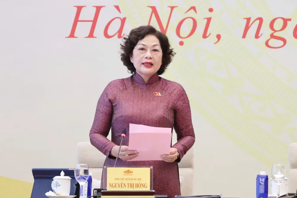 Phó Chủ tịch Quốc hội Nguyễn Thị Hồng điều hành nội dung thảo luận về dự thảo Luật Phát triển doanh nghiệp nhỏ và vừa. Ảnh: QUANG PHÚC 