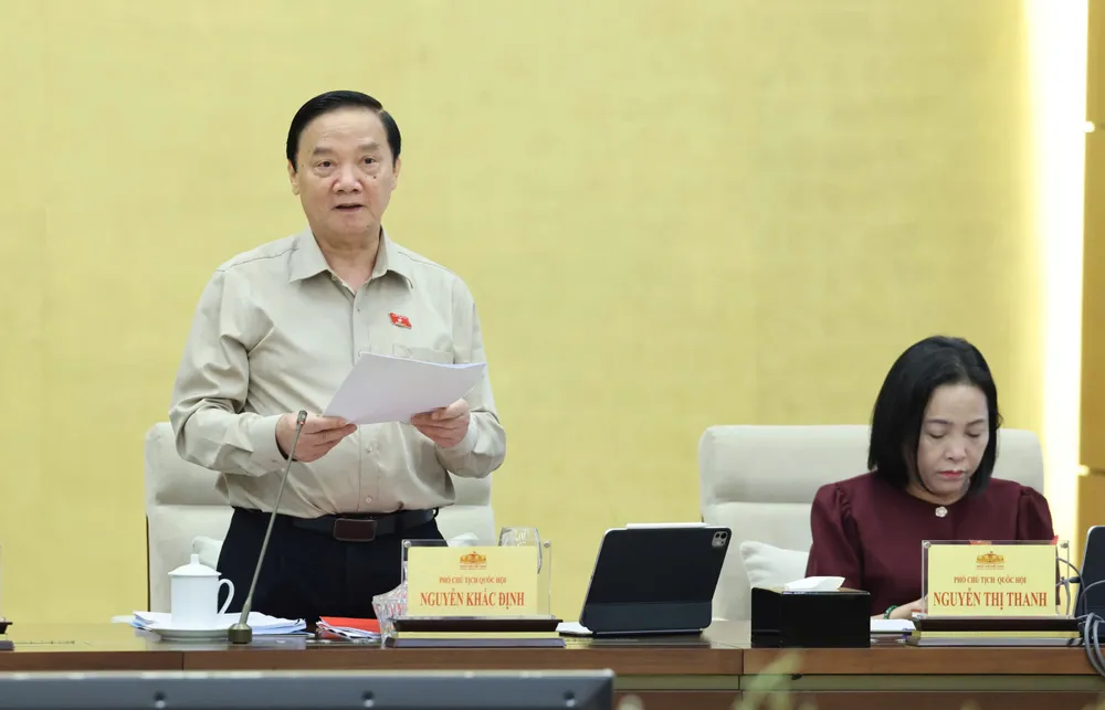 Phó Chủ tịch Quốc hội Nguyễn Khắc Định điều hành thảo luận. Ảnh: QUANG PHÚC 
