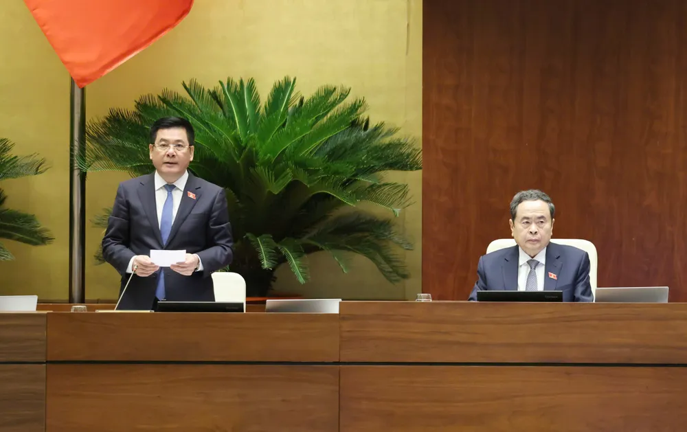 Phó Chủ tịch Quốc hội Nguyễn Hồng Diên điều hành phiên họp sáng 22-10. Ảnh: QUANG PHÚC 