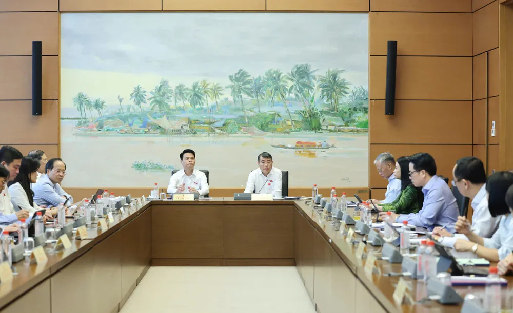 uang cảnh tổ hp.jpeg