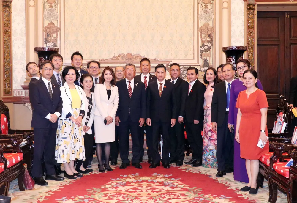 Đoàn Hội Nghị sĩ hữu nghị tỉnh Osaka cùng đại diện các sở ban ngành của TPHCM tại buổi tiếp. Ảnh: MINH CHÂU