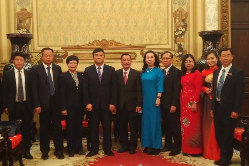 Đại diện ban ngành TPHCM và đoàn đại biểu Nhân đại Quảng Tây tại buổi tiếp. Ảnh: MINH CHÂU