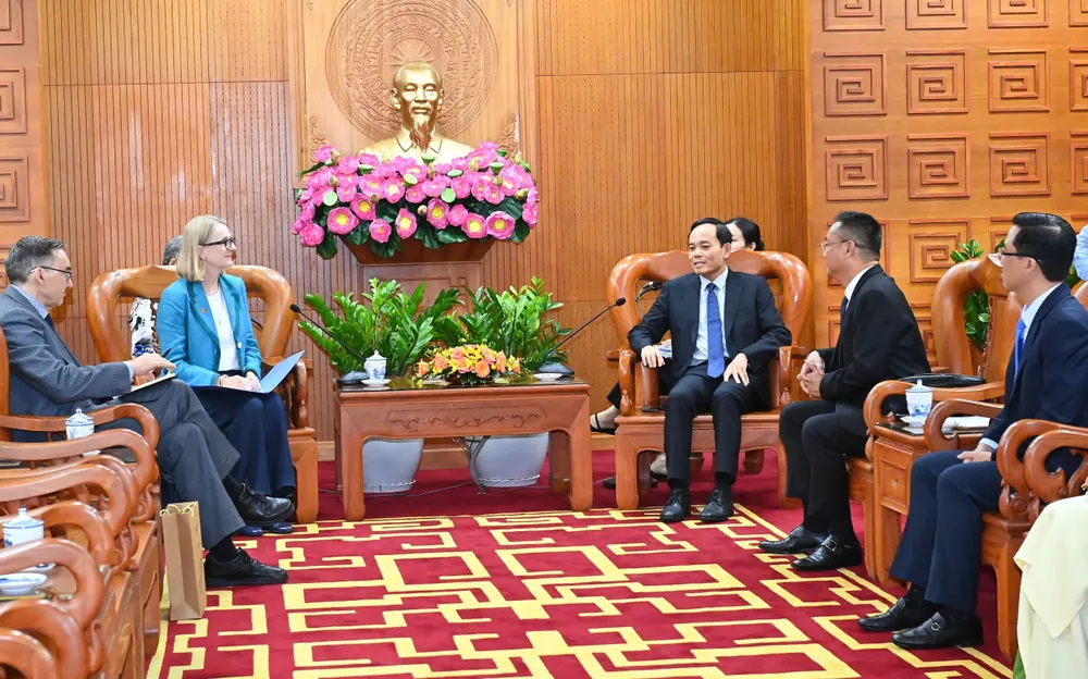 Bí thư Thành ủy TPHCM Trần Lưu Quang tiếp Tổng lãnh sự Australia tại TPHCM Sarah Hooper. Ảnh: VIỆT DŨNG