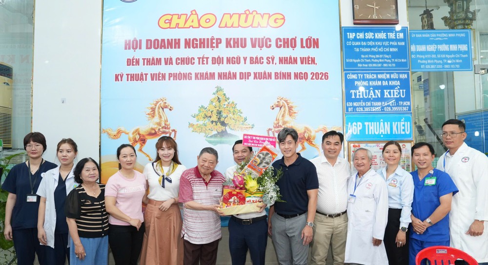 堤岸商会拜访顺桥综合诊所。