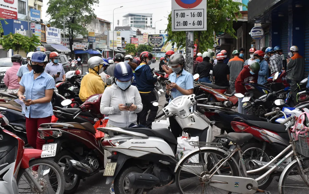 Gò Vấp phân luồng từ xa, kiểm tra ngẫu nhiên người ra vào quận ảnh 9