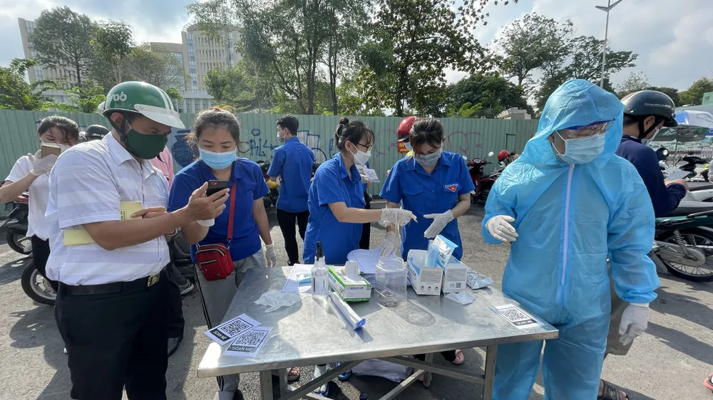 Gò Vấp phân luồng từ xa, kiểm tra ngẫu nhiên người ra vào quận ảnh 5