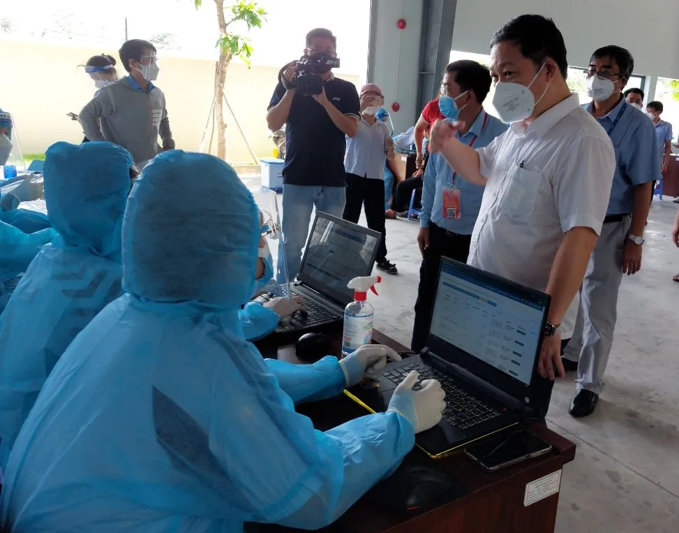 Sớm triển khai tiêm vaccine cho các doanh nghiệp hoạt động "3 tại chỗ" ảnh 1