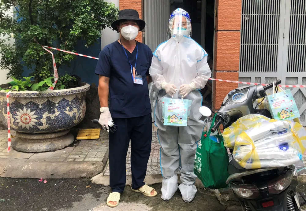 Trao 10.000 túi an sinh đến tay người dân khó khăn ảnh 6