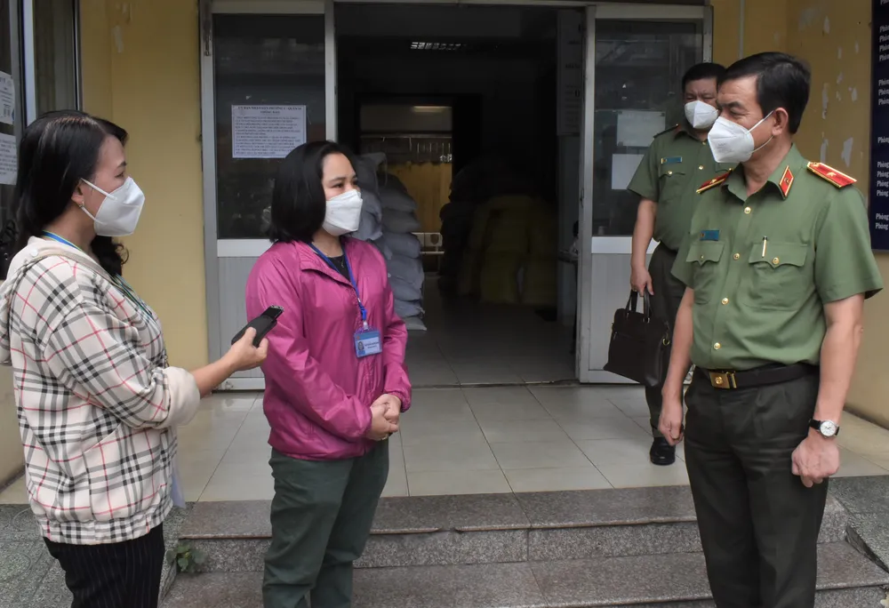 Lãnh đạo TPHCM thăm, động viên các “pháo đài” chống dịch ảnh 6