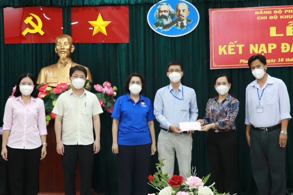 Tập trung tiêm vaccine cho người dân, mở rộng vùng xanh  ảnh 3