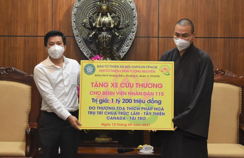 Trao tặng 10 xe cứu thương trị giá hơn 10 tỷ đồng ảnh 3