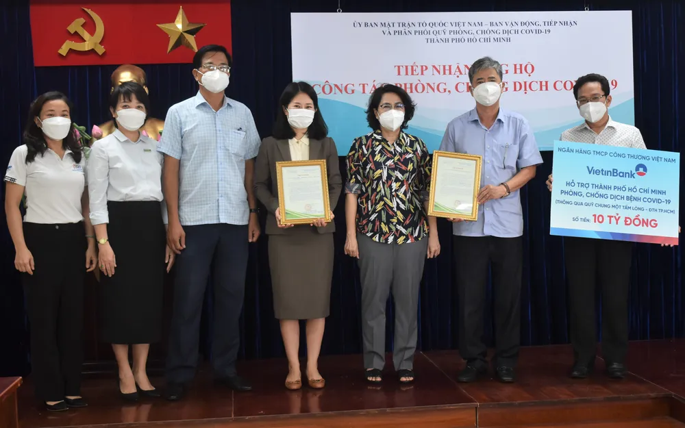 TPHCM tiếp nhận 10 tỷ đồng ủng hộ phòng chống dịch Covid-19 ảnh 1