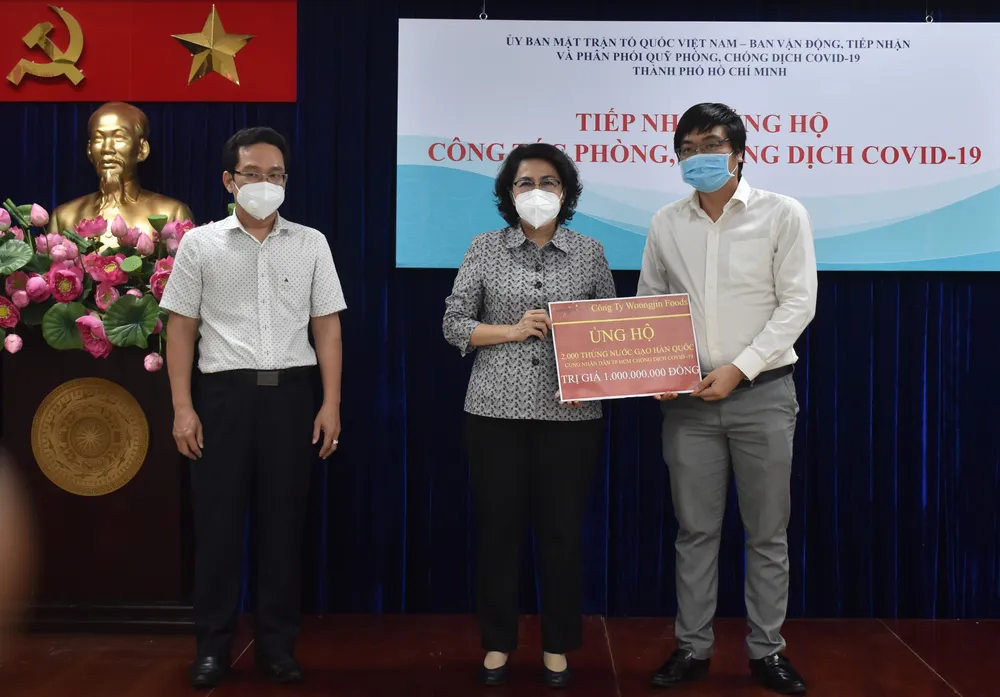 TPHCM tiếp nhận gần 3 tỷ đồng ủng hộ chống dịch Covid-19 ảnh 1