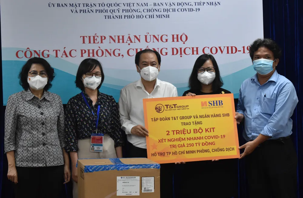 TPHCM tiếp nhận 4 triệu kit test nhanh kháng nguyên trị giá 373 tỷ đồng ảnh 1