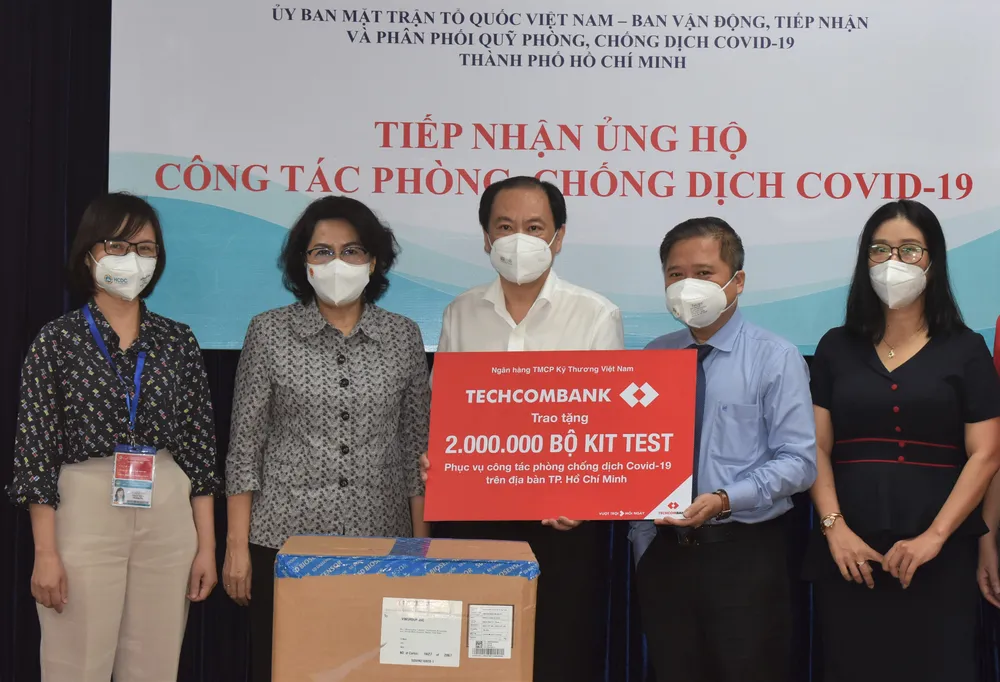 TPHCM tiếp nhận 4 triệu kit test nhanh kháng nguyên trị giá 373 tỷ đồng ảnh 2