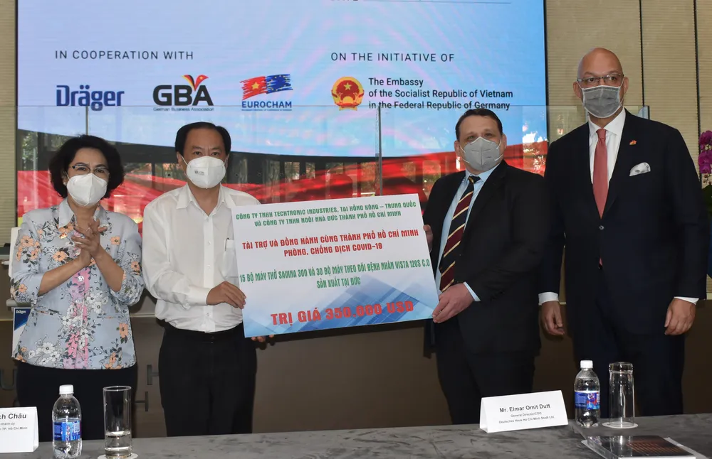 TPHCM tiếp nhận trang thiết bị y tế trị giá 350.000 USD   ảnh 1