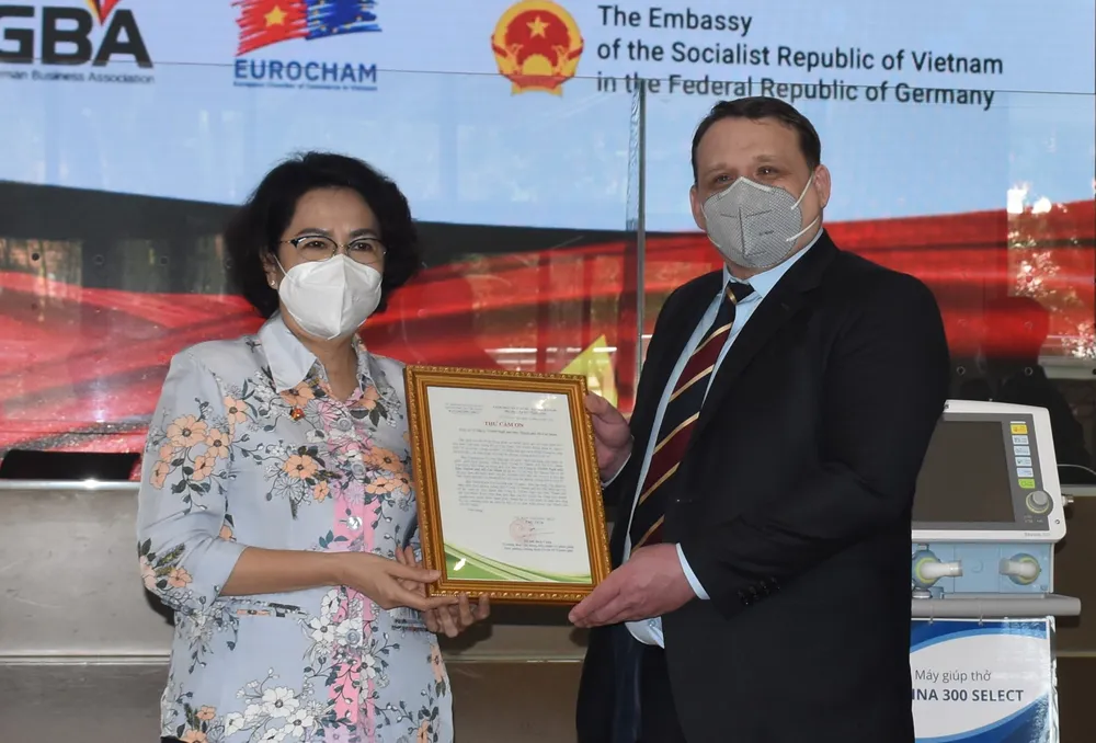 TPHCM tiếp nhận trang thiết bị y tế trị giá 350.000 USD   ảnh 2