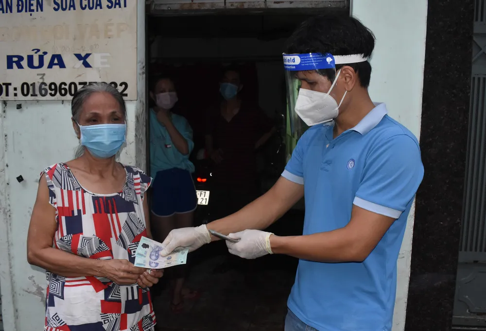 Phường đầu tiên ở TPHCM chi gói hỗ trợ đợt 3 cho người dân ảnh 2
