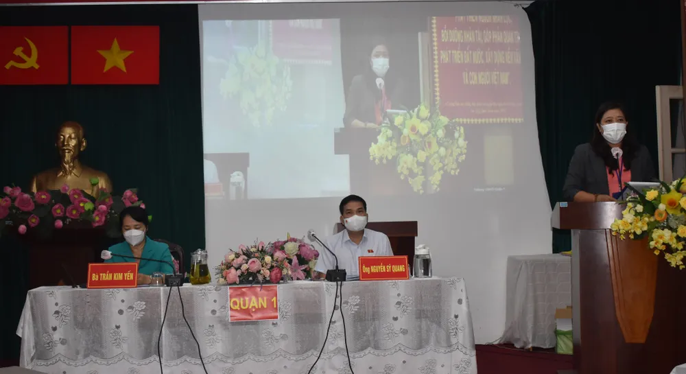 Các Đại biểu Quốc hội TPHCM đơn vị 2 tại buổi tiếp xúc cử tri quận 1, 3, Bình Thạnh