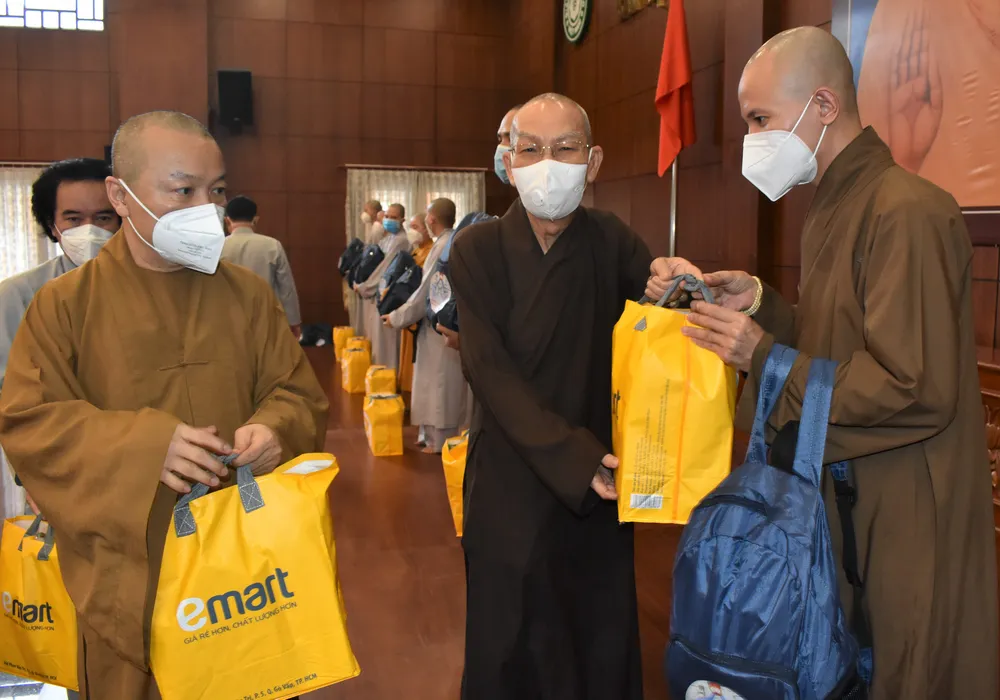 Thêm 50 tình nguyện viên tôn giáo tham gia tuyến đầu chống dịch ảnh 3