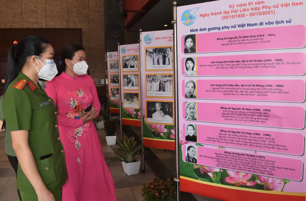 Triển lãm ảnh và tuyên truyền ca khúc về Chủ tịch Hồ Chí Minh ảnh 1