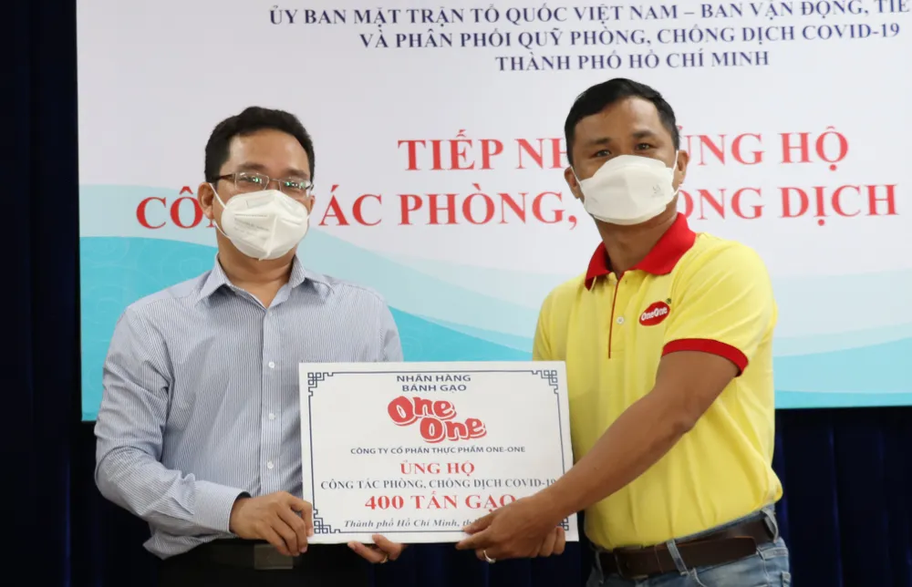 TPHCM tiếp nhận gần 27 tỷ đồng và 400 tấn gạo phòng chống dịch Covid-19 ảnh 3