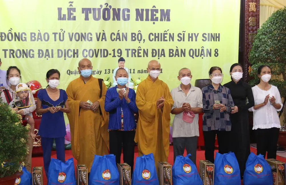 Quận 8 tổ chức lễ tưởng niệm đồng bào tử vong và cán bộ, chiến sĩ hy sinh trong đại dịch Covid-19 ảnh 1